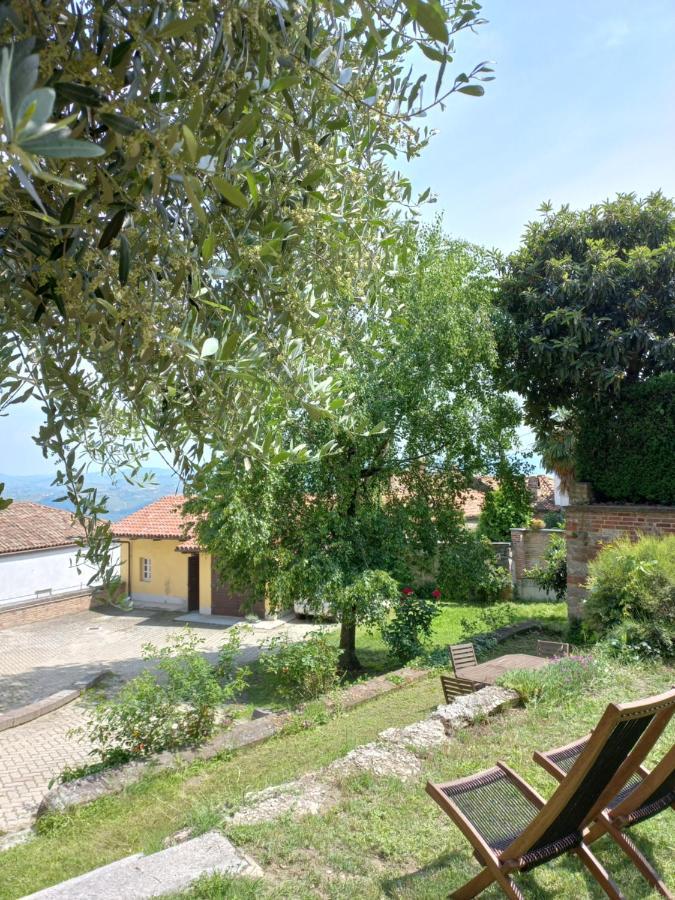 Il Giardino Di Olivia Lägenhet Guarene Exteriör bild
