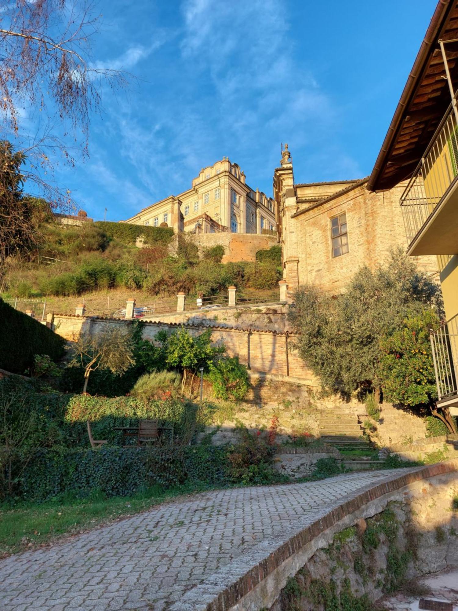 Il Giardino Di Olivia Lägenhet Guarene Exteriör bild