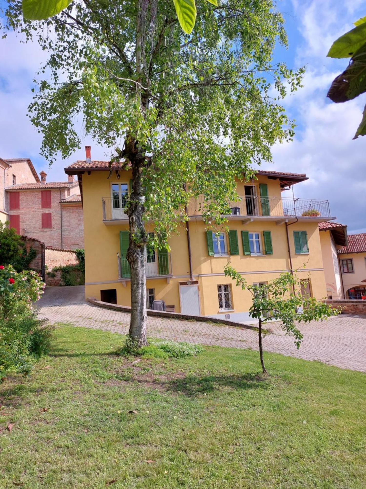 Il Giardino Di Olivia Lägenhet Guarene Exteriör bild