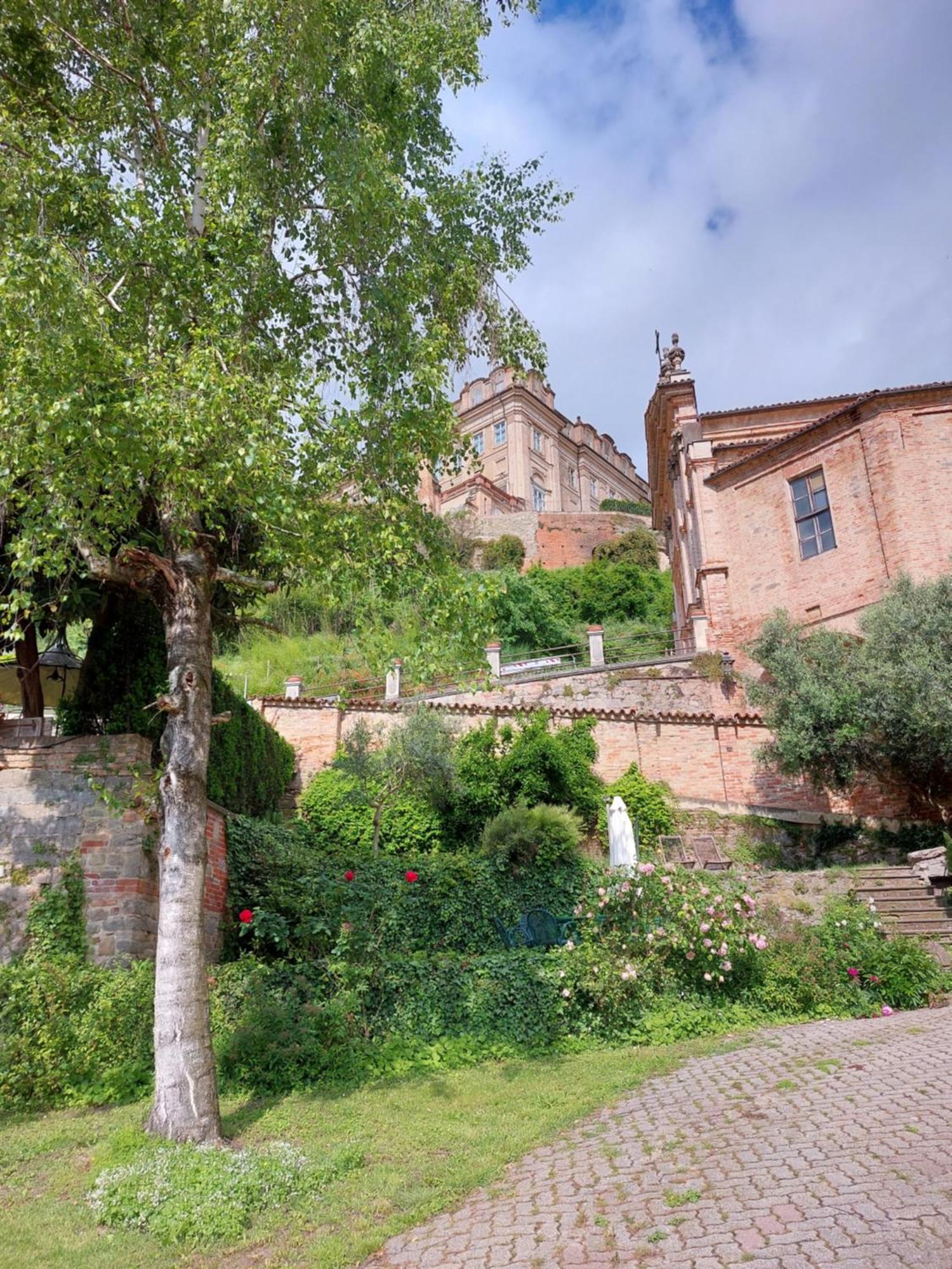 Il Giardino Di Olivia Lägenhet Guarene Exteriör bild