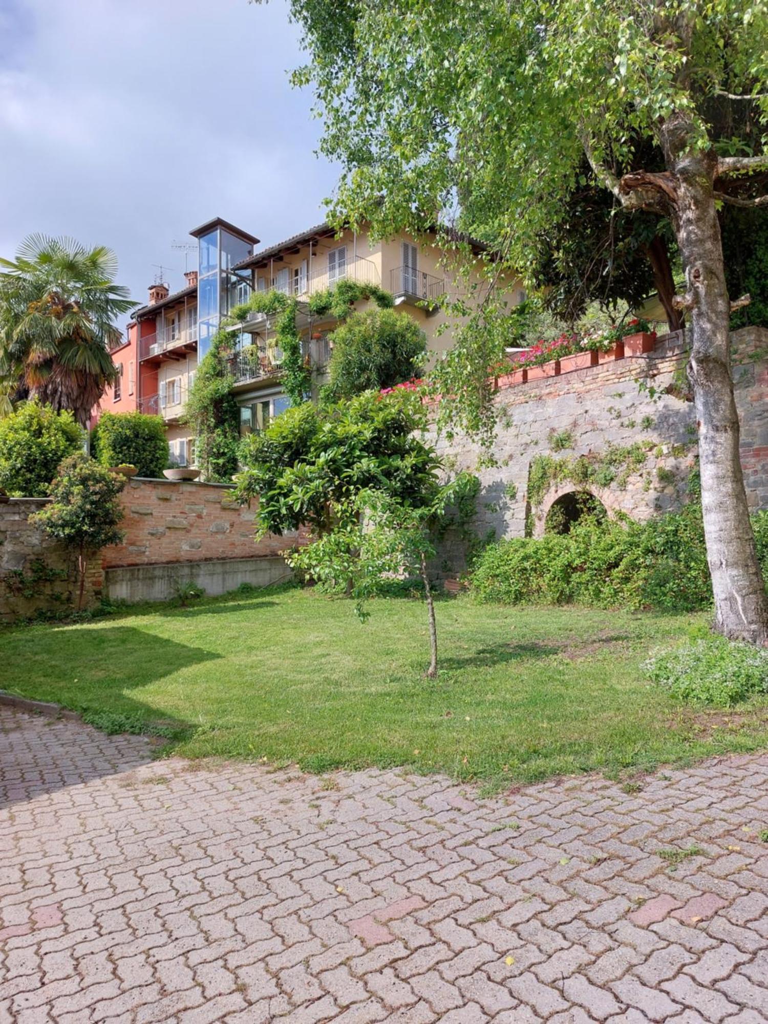 Il Giardino Di Olivia Lägenhet Guarene Exteriör bild